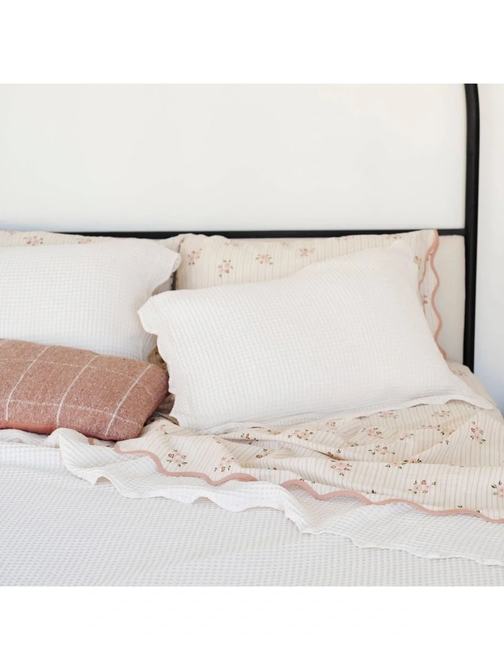 Gathre  Queen Scalloped Floral Sheet Set 100% Cotton